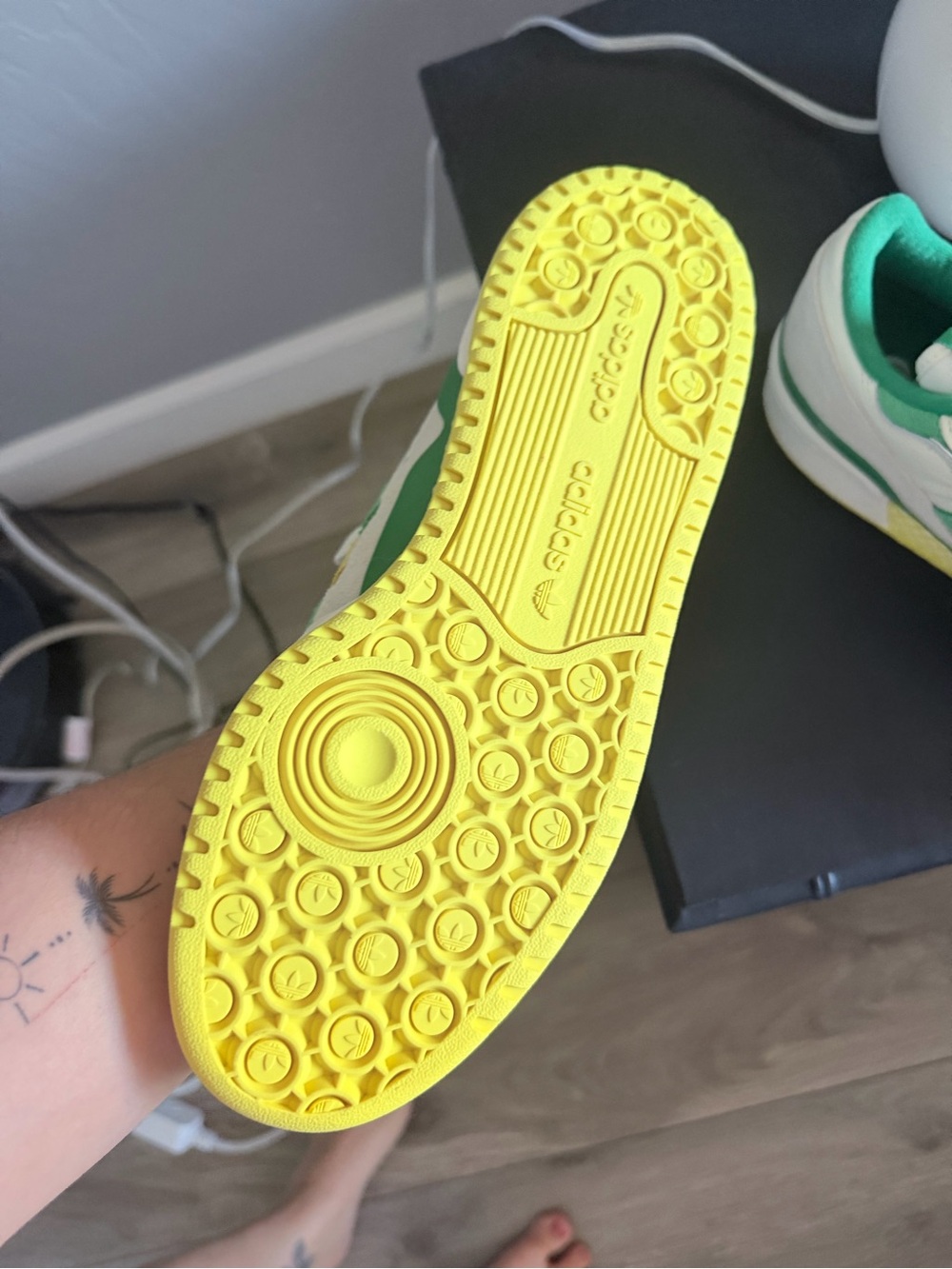 adidas  White Green Yellow  Sneakers size 8.5W - Picture 4 of 4